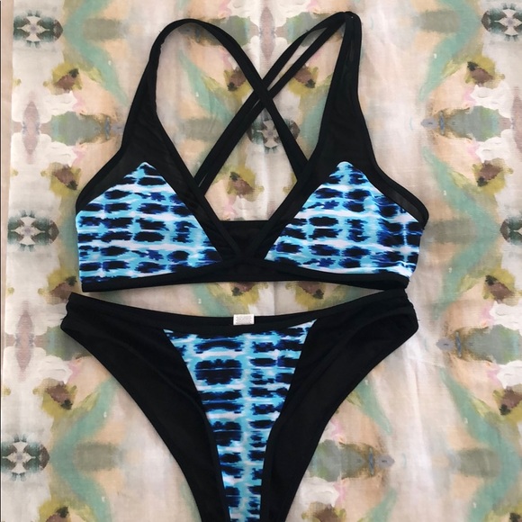 💙 Cupshe M swimsuit bikini - Picture 1 of 6